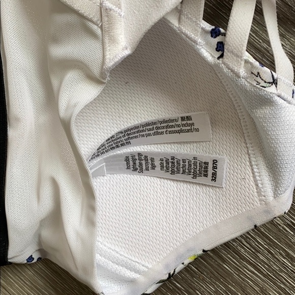 Victoria’s Sport 32B sports bra - Picture 3 of 3